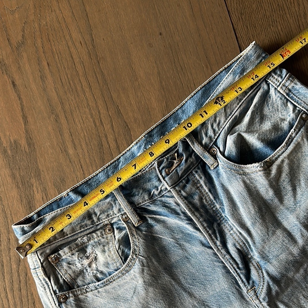 American Eagle Distressed Light Blue Denim Jeans 90’s Boyfriend High Waisted - Picture 5 of 6